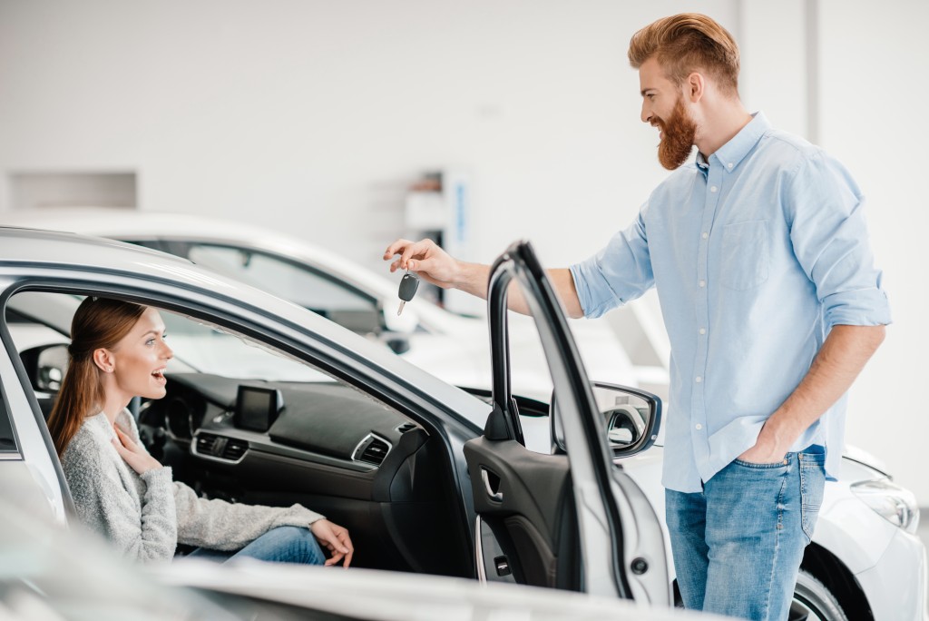 couple buying a car